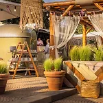 Maistra Koversada Uncovered Naturist Mobile Homes 假日公园