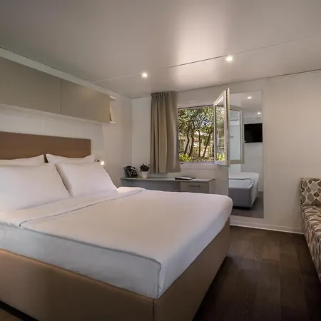 Prázdninový areál Maistra Koversada Uncovered Naturist Mobile Homes 4*