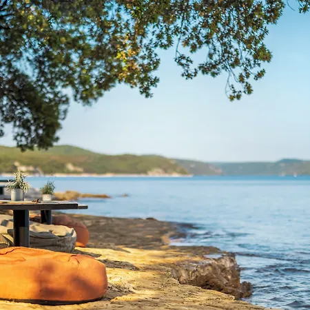 Prázdninový areál Maistra Koversada Uncovered Naturist Mobile Homes