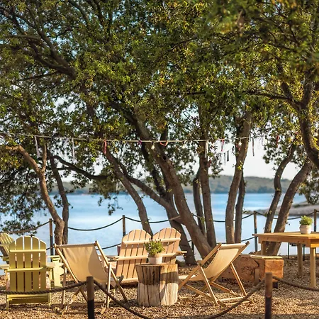Maistra Koversada Uncovered Naturist Mobile Homes פארק נופש ורסאר