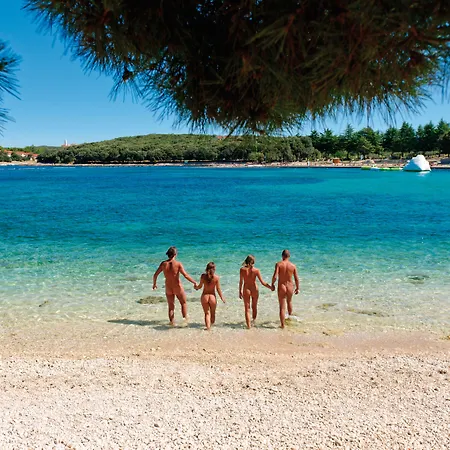 פארק נופש Maistra Koversada Uncovered Naturist Mobile Homes ורסאר